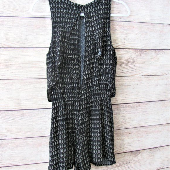 NWOT Lulus Creative Approach Arrow Print Romper - Picture 7 of 7